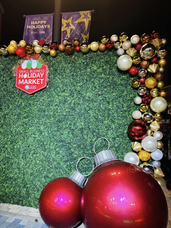Holiday Market 2024